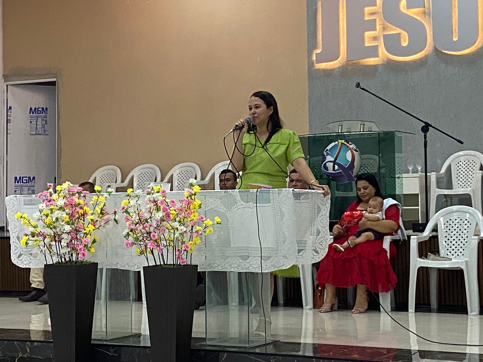 Maria Luiza participa de comemorao ao Dia das Mes e destaca papel da igreja no acolhimento de pessoas com autismo